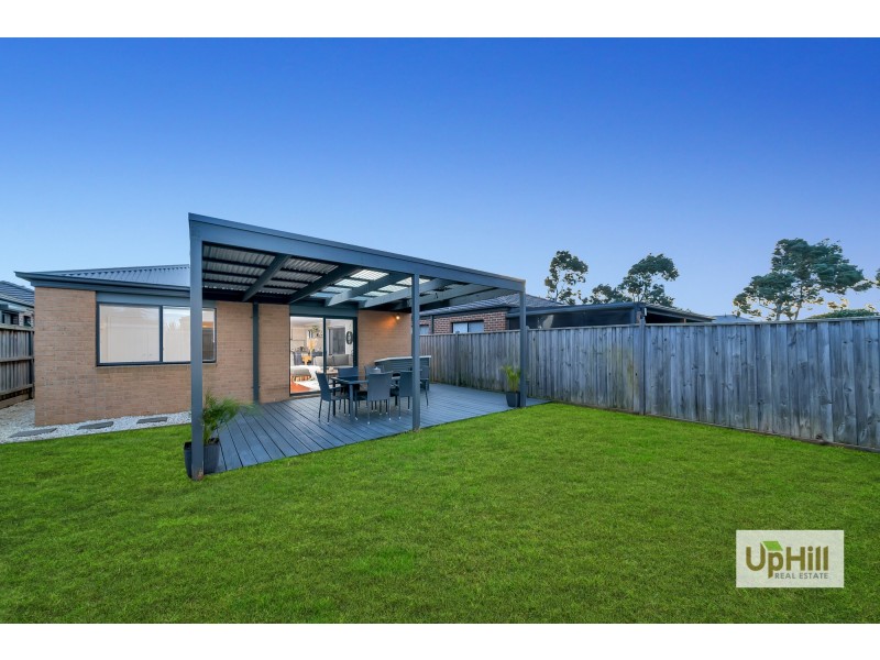 8 Loddon Place, Clyde North VIC 3978