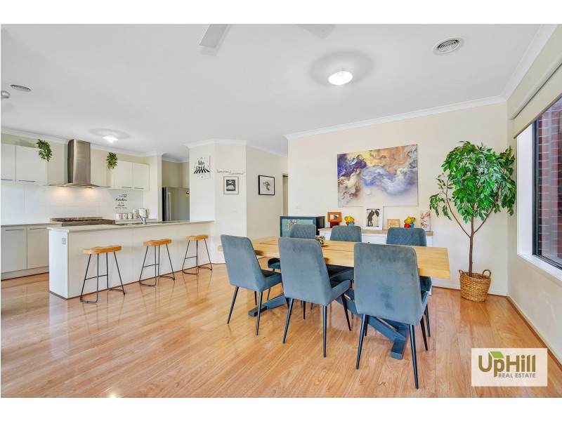 10 Cob Terrace, Clyde North VIC 3978