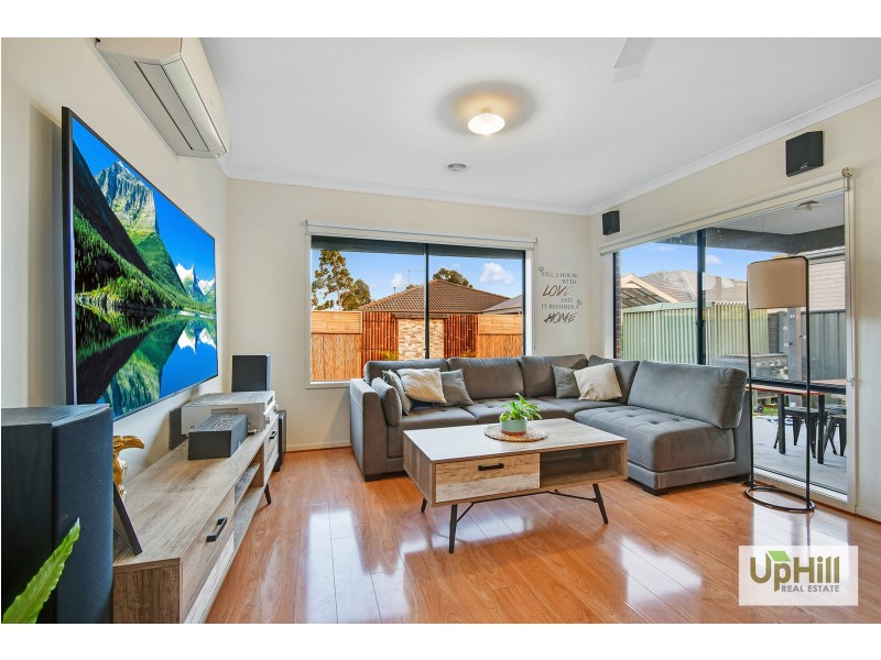 10 Cob Terrace, Clyde North VIC 3978