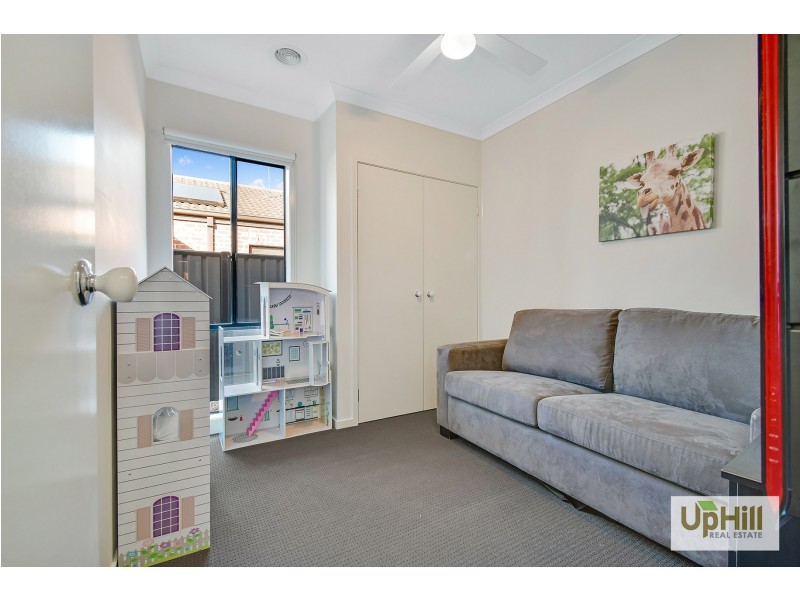 10 Cob Terrace, Clyde North VIC 3978
