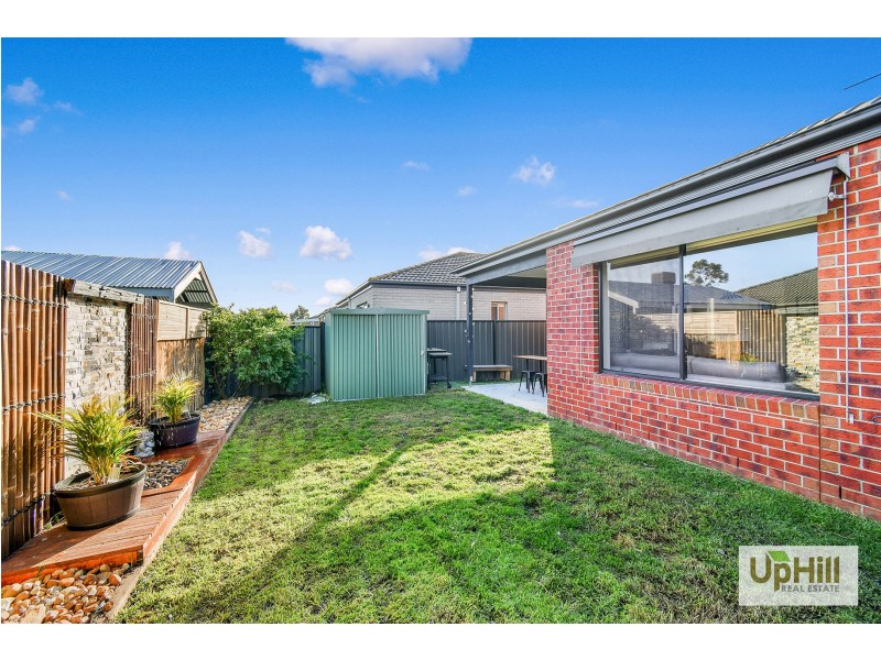 10 Cob Terrace, Clyde North VIC 3978