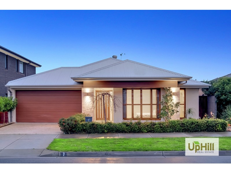 7 Huntley Street, Cranbourne North VIC 3977