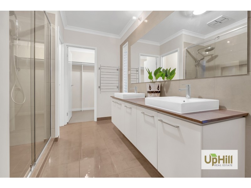 7 Huntley Street, Cranbourne North VIC 3977