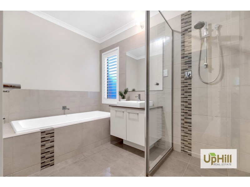 7 Huntley Street, Cranbourne North VIC 3977