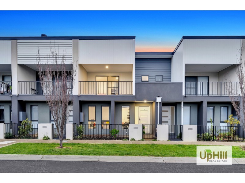 8 ST MARTIN WAY, Pakenham VIC 3810