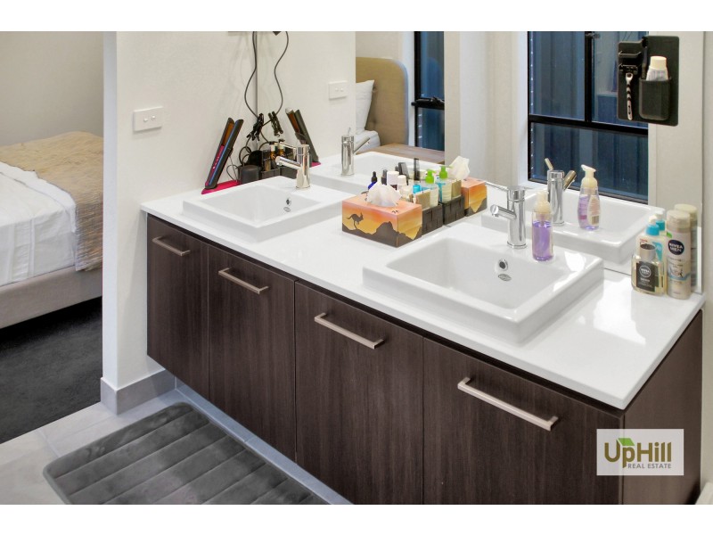 24 Yaralla Circuit, Clyde VIC 3978