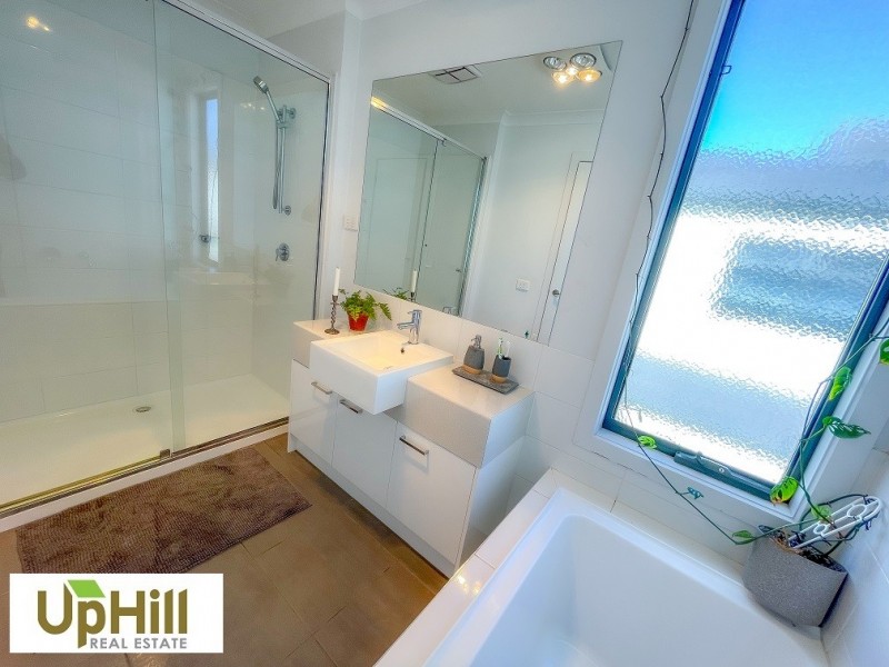 19/17 Golden Elm Way, Lyndhurst VIC 3975