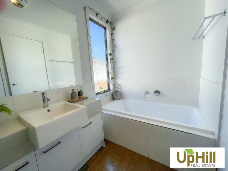 19/17 Golden Elm Way, Lyndhurst VIC 3975