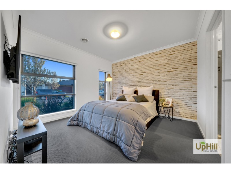 15 Marblelight Way, Clyde North VIC 3978