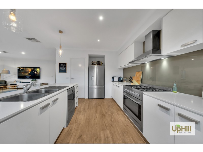 15 Marblelight Way, Clyde North VIC 3978