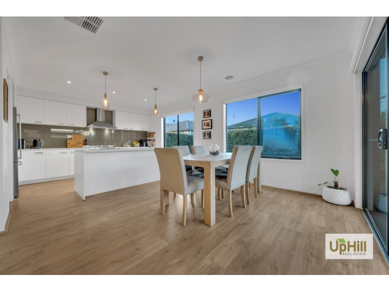 15 Marblelight Way, Clyde North VIC 3978