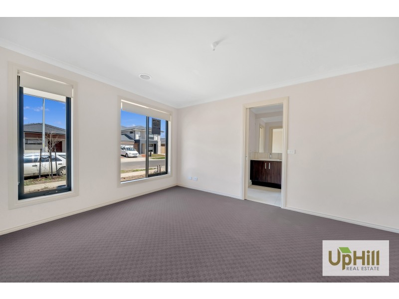 17 LANGSHAN ROAD, Clyde North VIC 3978