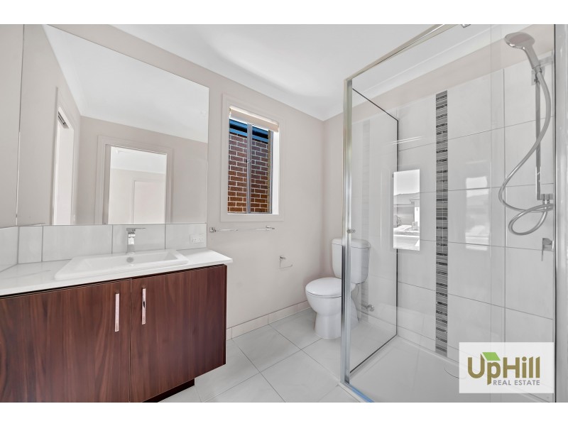 17 LANGSHAN ROAD, Clyde North VIC 3978