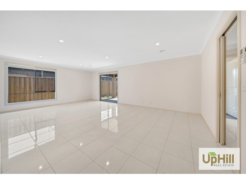 17 LANGSHAN ROAD, Clyde North VIC 3978