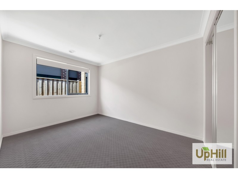 17 LANGSHAN ROAD, Clyde North VIC 3978