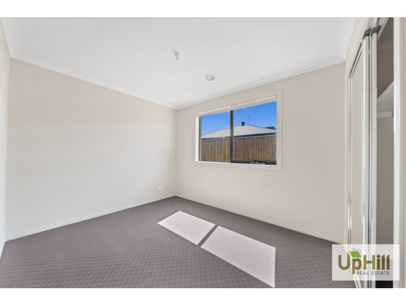 17 LANGSHAN ROAD, Clyde North VIC 3978