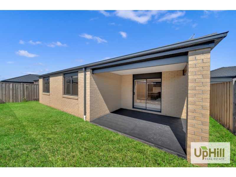 17 LANGSHAN ROAD, Clyde North VIC 3978