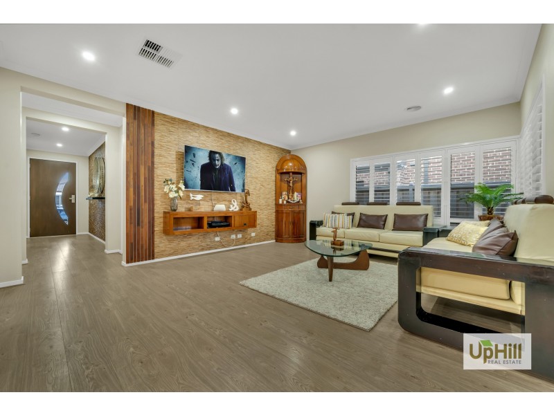 86 Deoro Parade, Clyde North VIC 3978