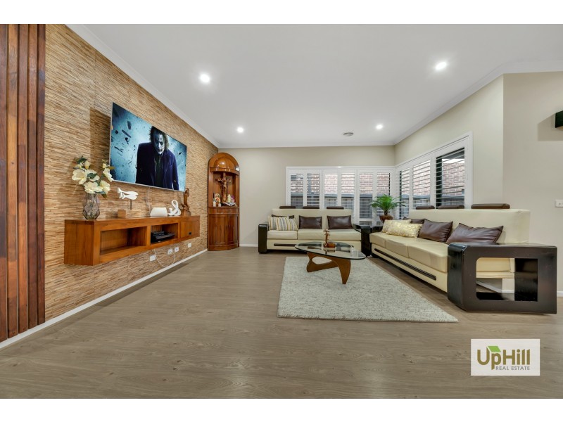 86 Deoro Parade, Clyde North VIC 3978