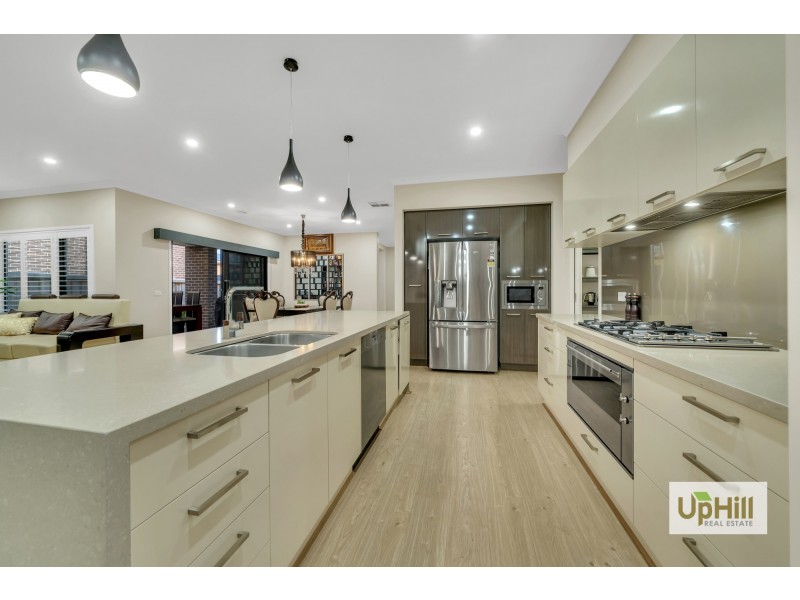 86 Deoro Parade, Clyde North VIC 3978