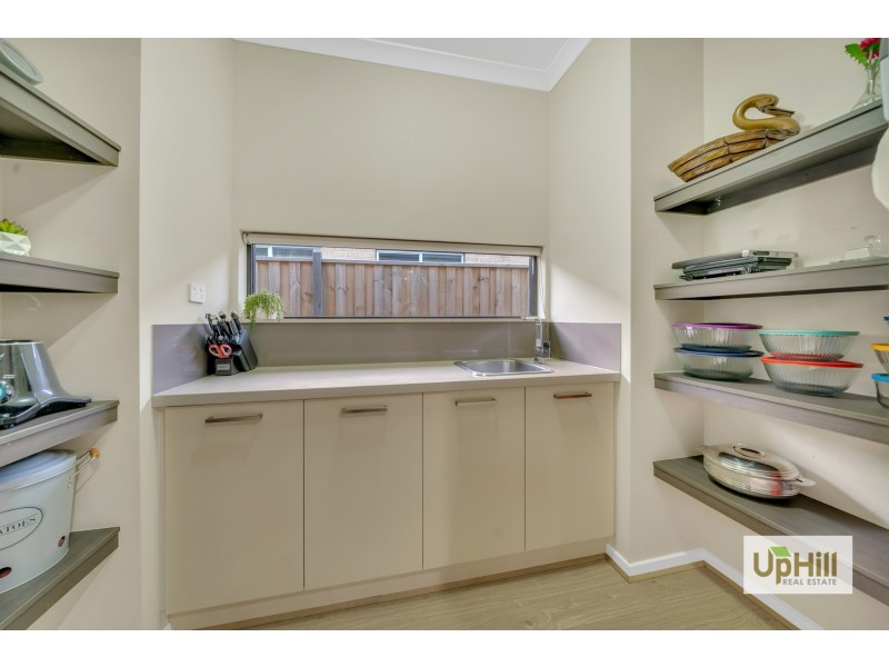 86 Deoro Parade, Clyde North VIC 3978