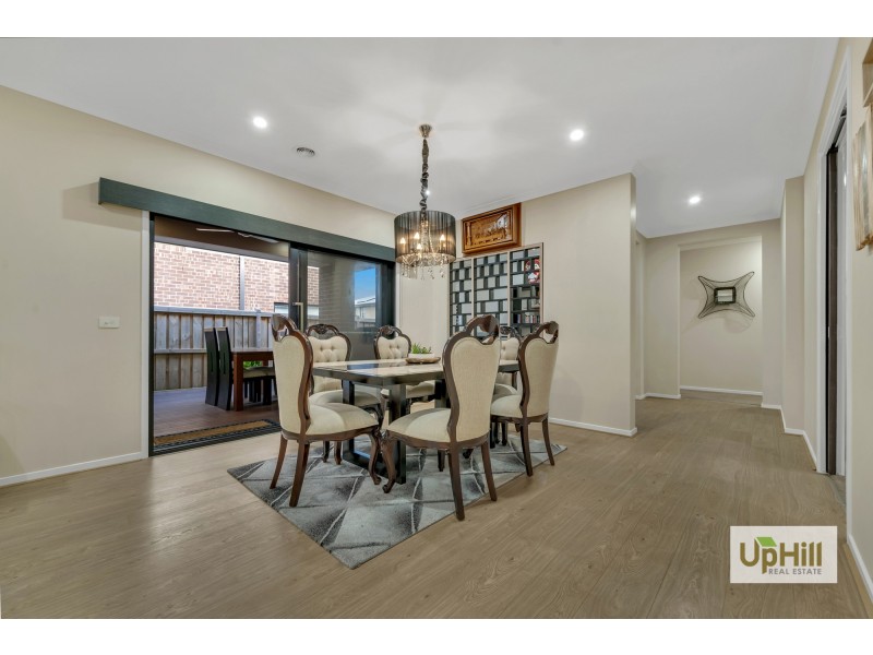 86 Deoro Parade, Clyde North VIC 3978