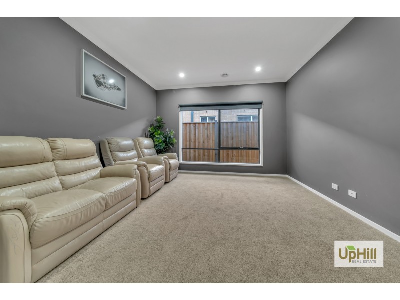 86 Deoro Parade, Clyde North VIC 3978