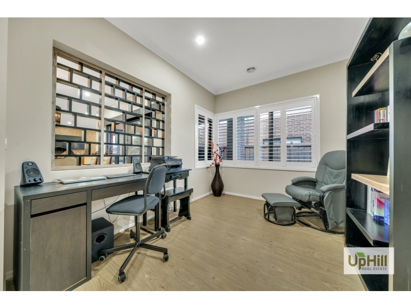 86 Deoro Parade, Clyde North VIC 3978