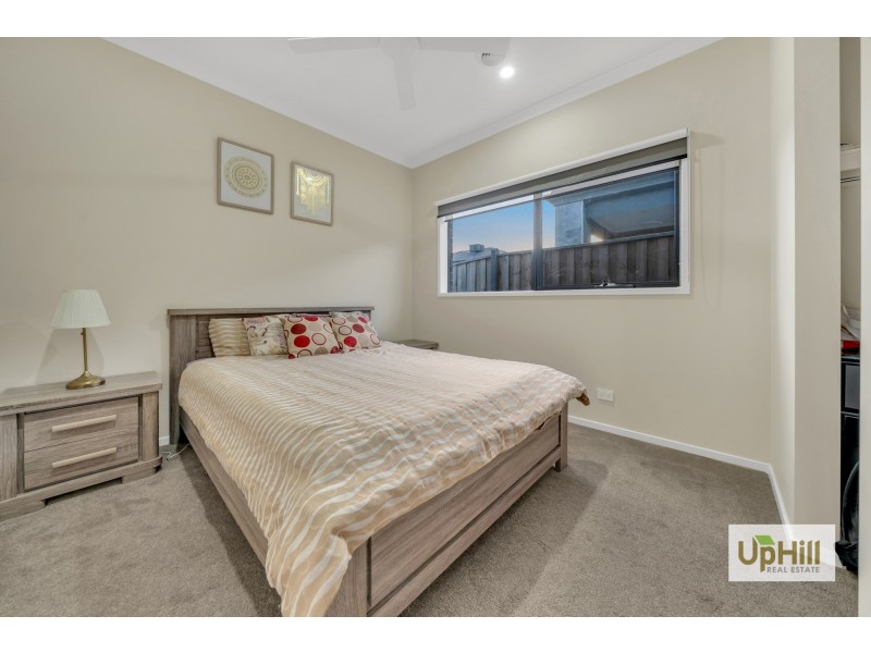 86 Deoro Parade, Clyde North VIC 3978