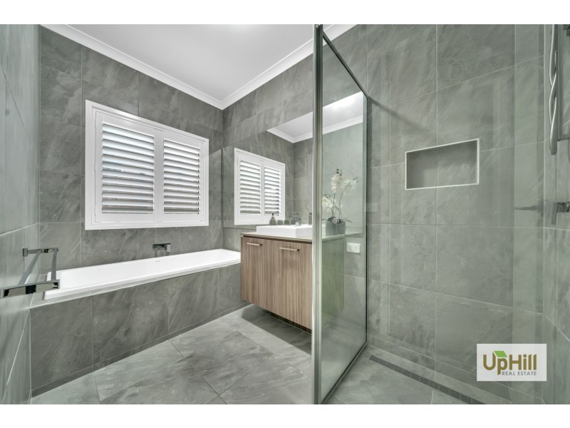 86 Deoro Parade, Clyde North VIC 3978