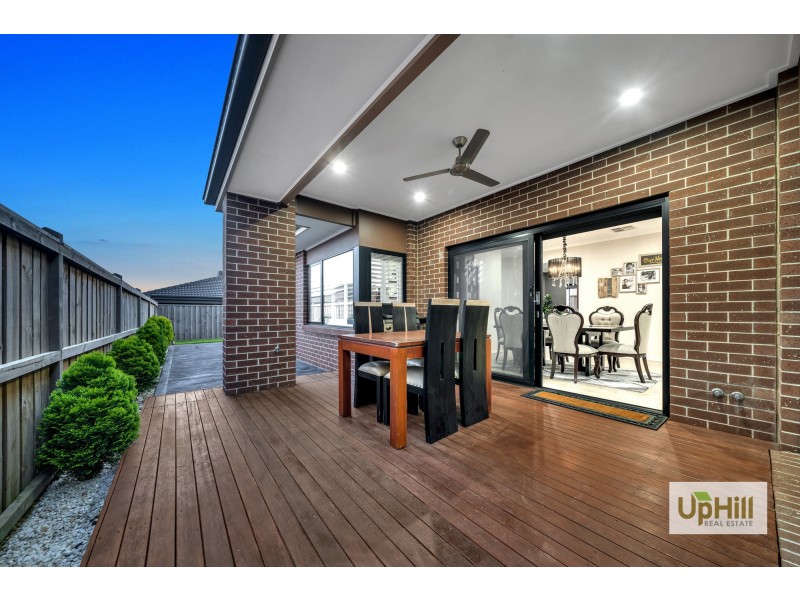 86 Deoro Parade, Clyde North VIC 3978