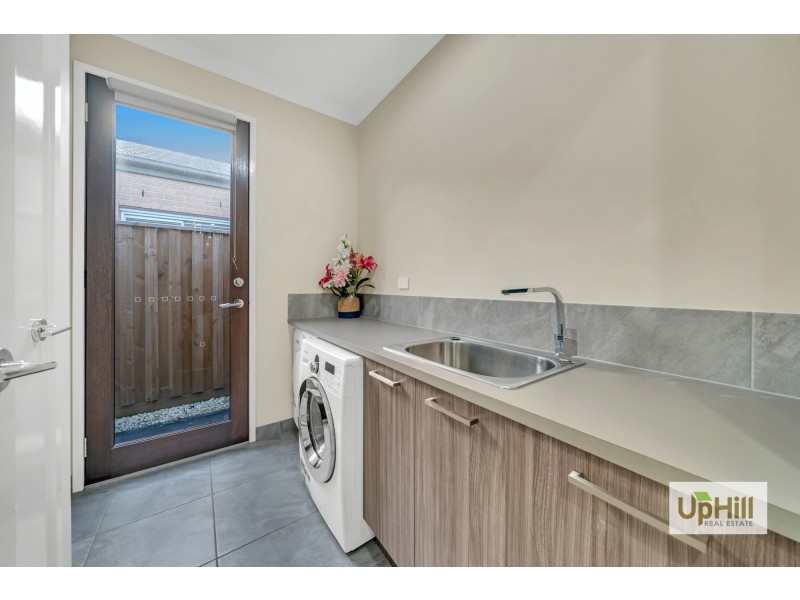 86 Deoro Parade, Clyde North VIC 3978