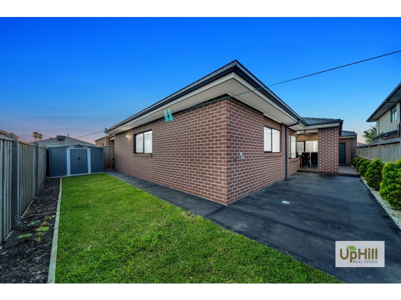 86 Deoro Parade, Clyde North VIC 3978