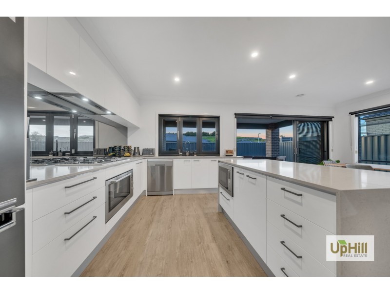 57 Timberline Parkway, Pakenham VIC 3810