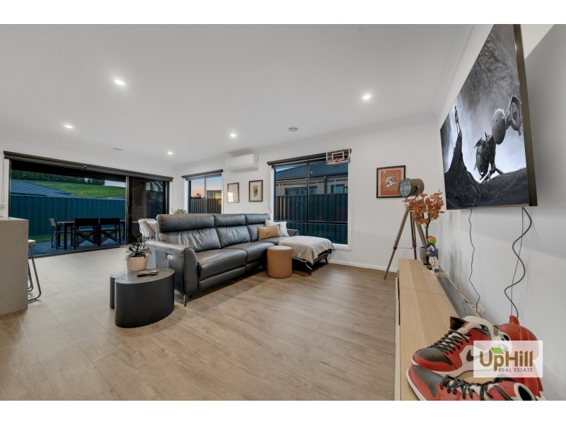 57 Timberline Parkway, Pakenham VIC 3810