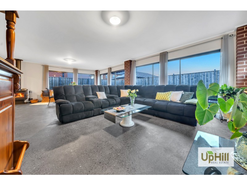 21 Pedro St, Clyde North VIC 3978