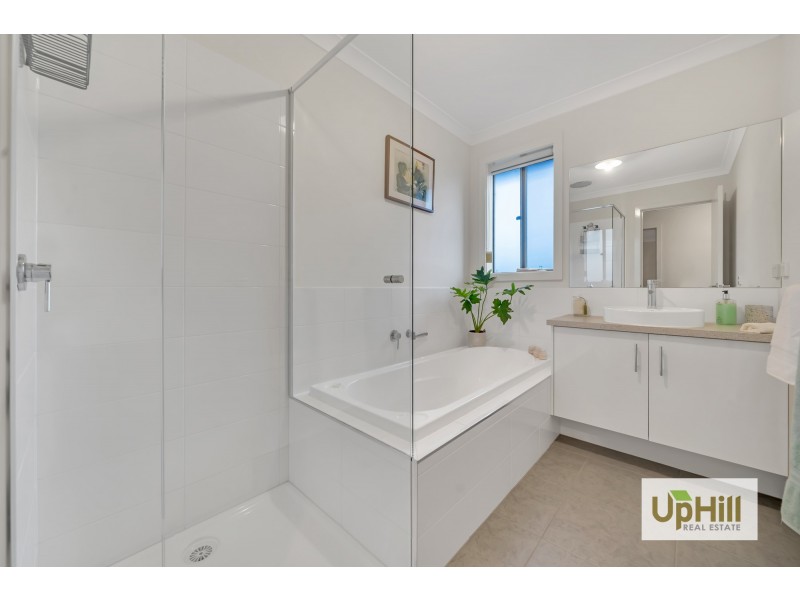 21 Pedro St, Clyde North VIC 3978