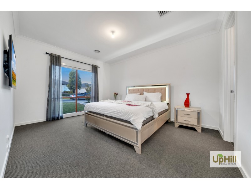 17 Nixon Drive, Berwick VIC 3806