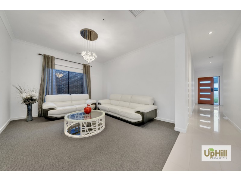 17 Nixon Drive, Berwick VIC 3806