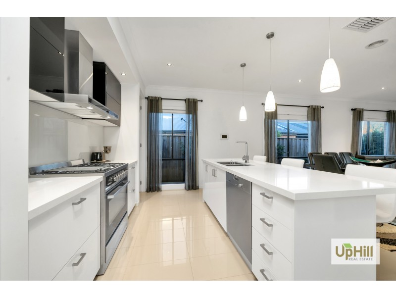 17 Nixon Drive, Berwick VIC 3806