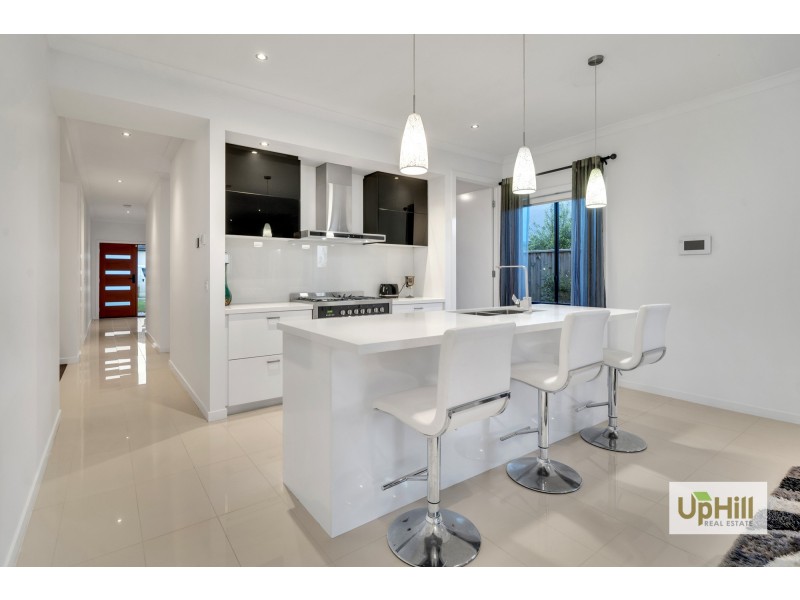 17 Nixon Drive, Berwick VIC 3806