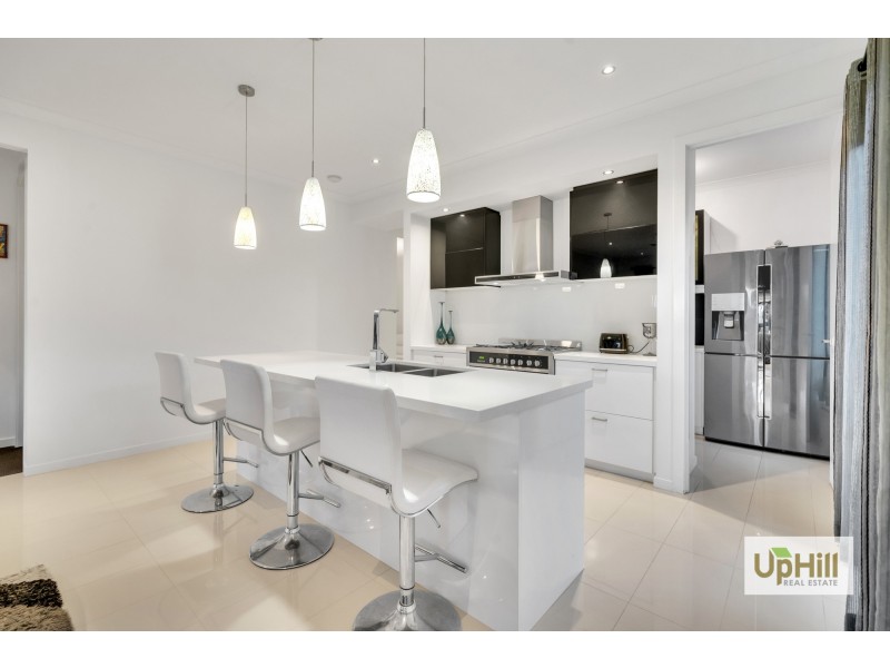 17 Nixon Drive, Berwick VIC 3806