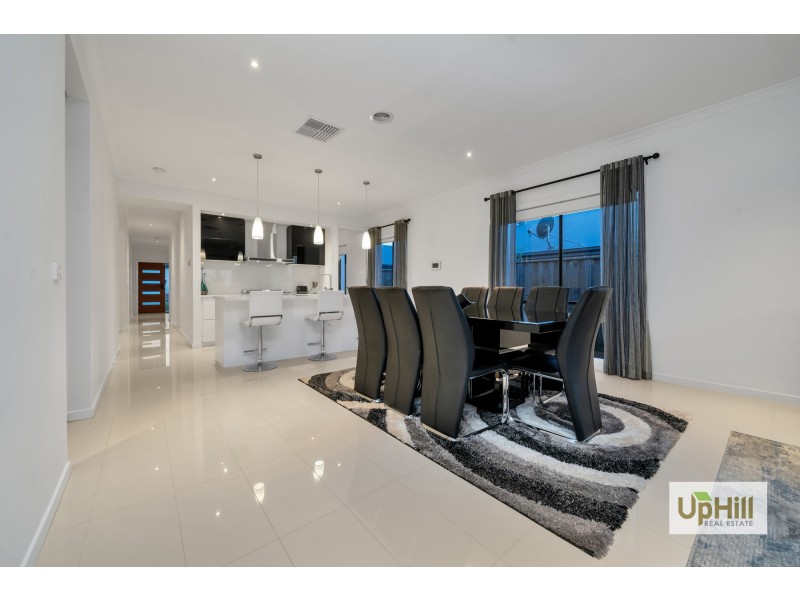 17 Nixon Drive, Berwick VIC 3806