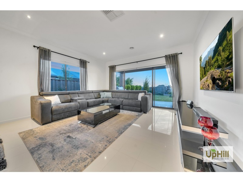 17 Nixon Drive, Berwick VIC 3806