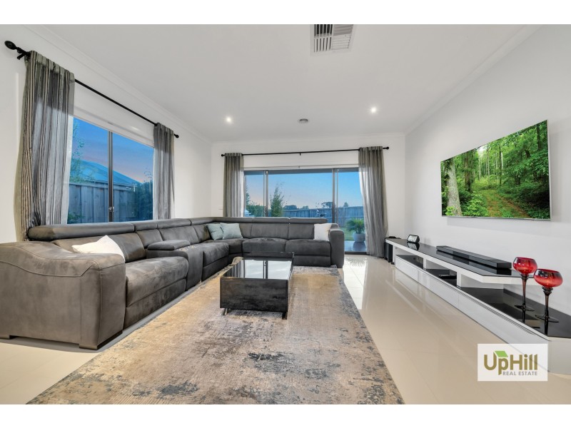 17 Nixon Drive, Berwick VIC 3806