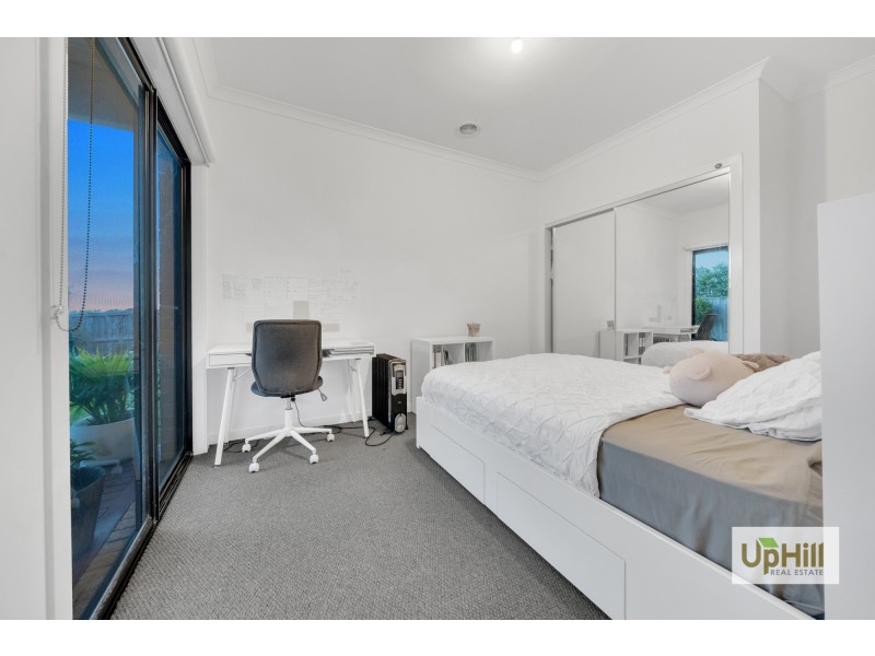 17 Nixon Drive, Berwick VIC 3806