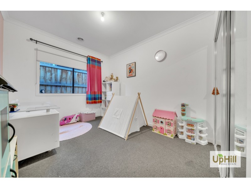 17 Nixon Drive, Berwick VIC 3806