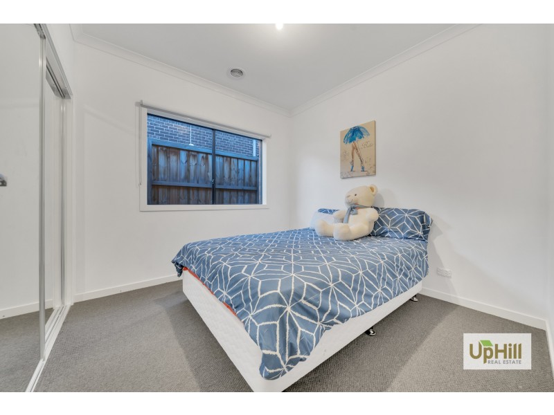 17 Nixon Drive, Berwick VIC 3806