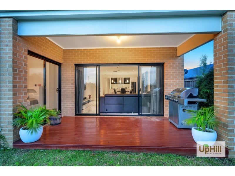 17 Nixon Drive, Berwick VIC 3806