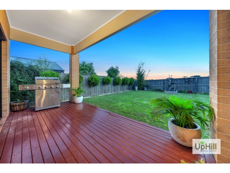 17 Nixon Drive, Berwick VIC 3806